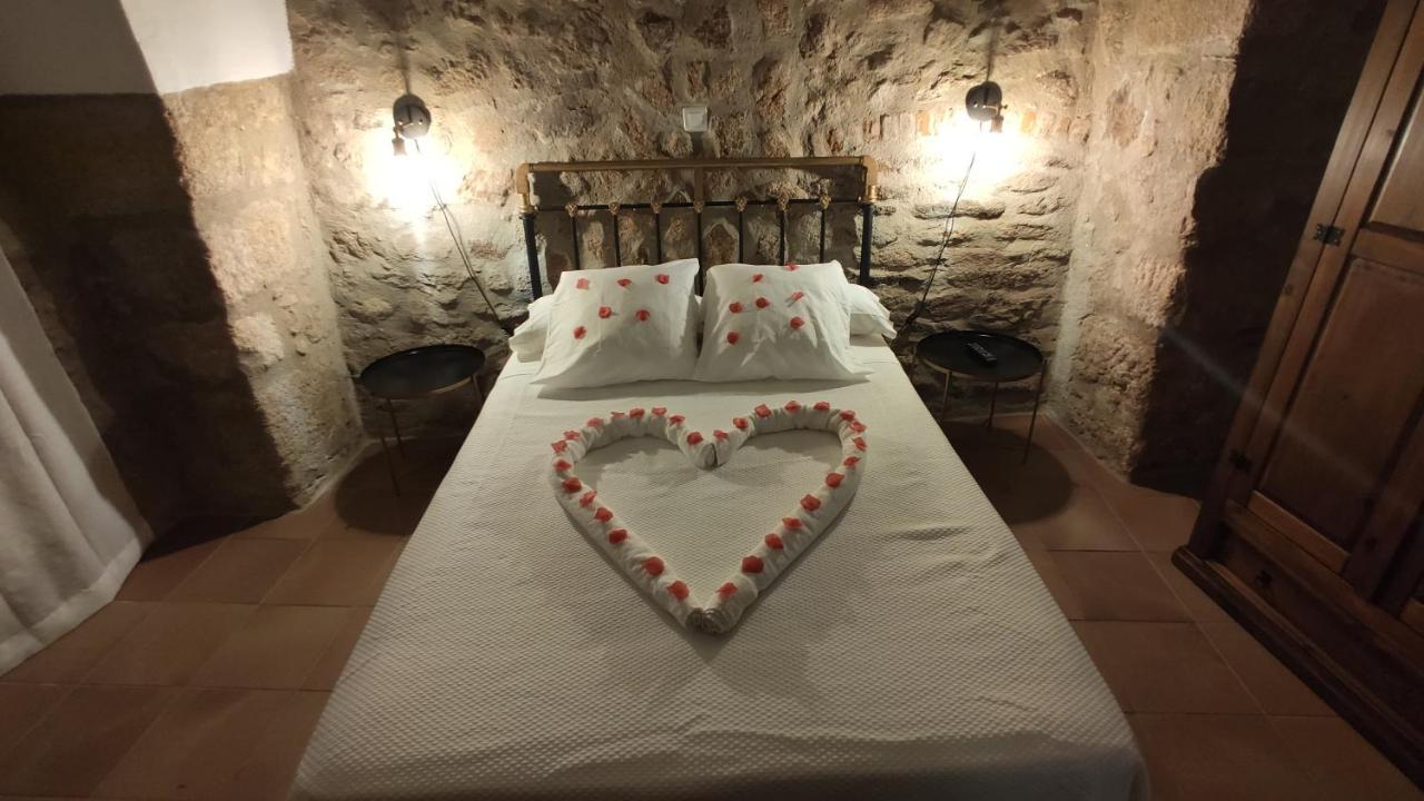 Apartamentos Rurales La Casa De Luis Santa Cruz de la Sierra ภายนอก รูปภาพ