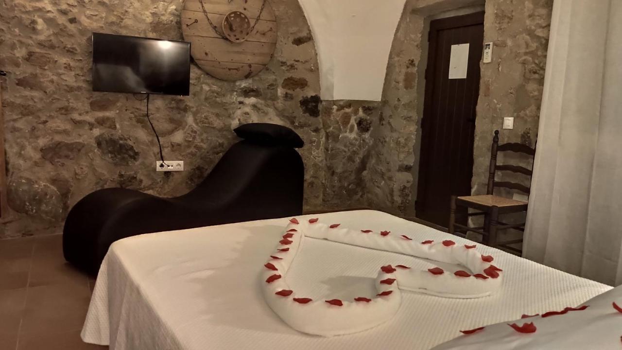 Apartamentos Rurales La Casa De Luis Santa Cruz de la Sierra ภายนอก รูปภาพ