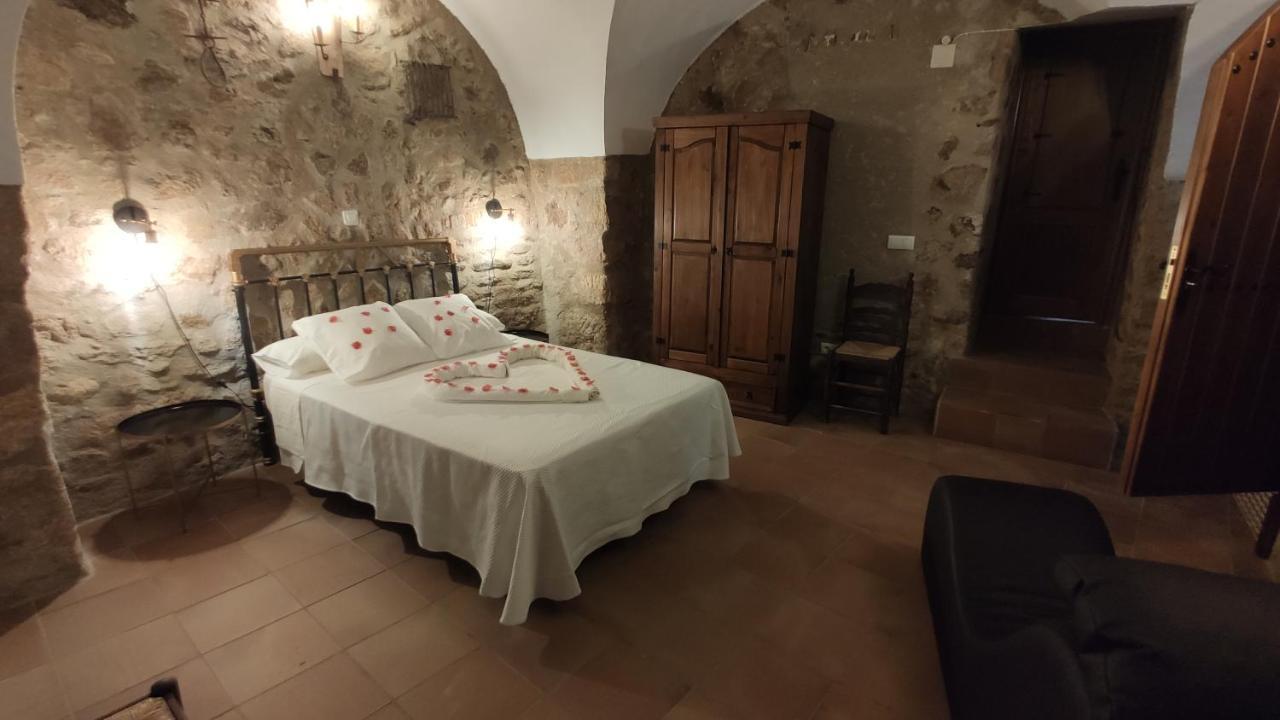 Apartamentos Rurales La Casa De Luis Santa Cruz de la Sierra ภายนอก รูปภาพ