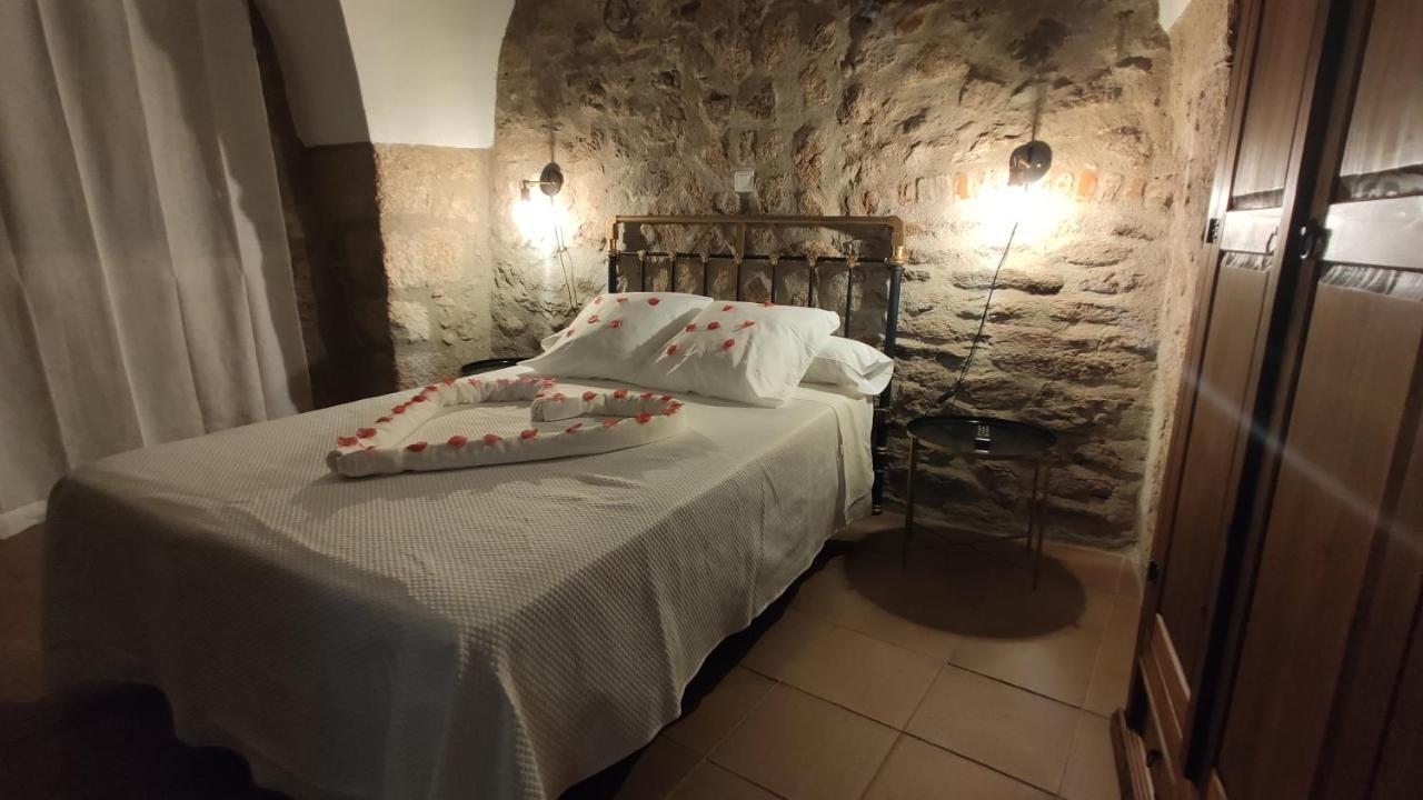 Apartamentos Rurales La Casa De Luis Santa Cruz de la Sierra ภายนอก รูปภาพ