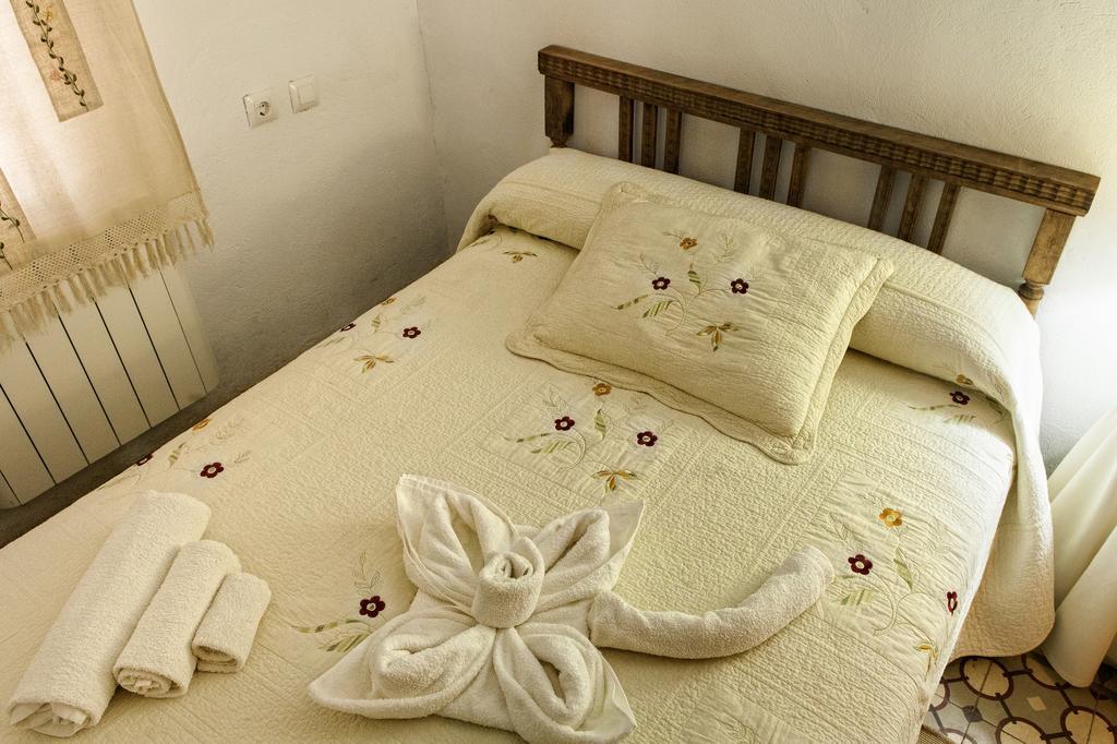 Apartamentos Rurales La Casa De Luis Santa Cruz de la Sierra ภายนอก รูปภาพ