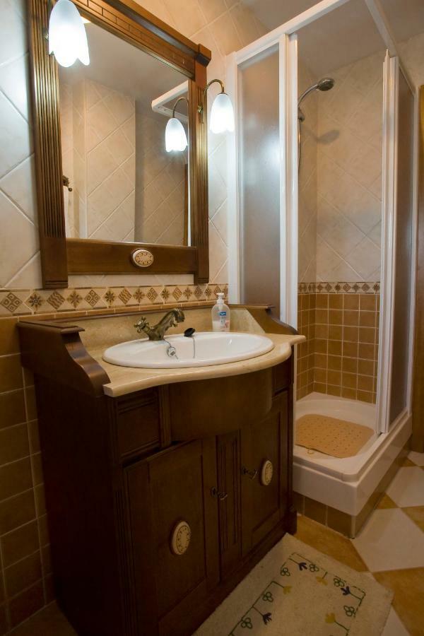 Apartamentos Rurales La Casa De Luis Santa Cruz de la Sierra ภายนอก รูปภาพ